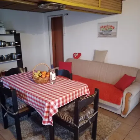 Blossom Cottage - 