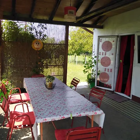 Blossom Cottage - 