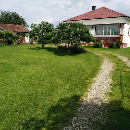 Blossom Cottage - 